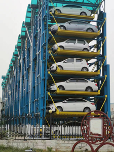 Sistema di parcheggio semiautomatico <span class=keywords><strong>puzzle</strong></span> con impianto di parcheggio intelligente e scivolo multilivello
