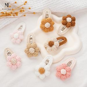 Fermaglio per capelli per bambini con fermaglio floreale fatto a mano all'uncinetto personalizzato per bambine in lega di cotone - Product Image 1