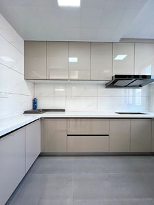 Armoire <span class=keywords><strong>de</strong></span> <span class=keywords><strong>cuisine</strong></span> moderne <span class=keywords><strong>de</strong></span> style shaker <span class=keywords><strong>pour</strong></span> appartement <span class=keywords><strong>peinture</strong></span> brillante meubles en bois avec évier armoires <span class=keywords><strong>de</strong></span> base conception <span class=keywords><strong>de</strong></span> <span class=keywords><strong>cuisine</strong></span> à domicile - Product Image 4