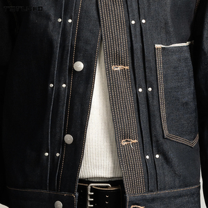 Chaqueta de mezclilla cruda selvedge índigo oscuro para hombre con solapa oculta, bolsillo único en el pecho, hebilla trasera en la cintura y corte holgado estilo Heritage. - Product Image 4