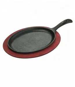 Cast iron sizzler plate with wooden base and cotton handle