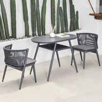 Ensemble de chaises longues en rotin, style minimaliste moderne et luxueux, idéal pour Instagram, avec structure en aluminium mobile, pour balcon et bistro