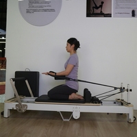 Lit d'entraînement de Pilates pliable et réglable en aluminium durable avec bienfaits pour la santé MJD-W40