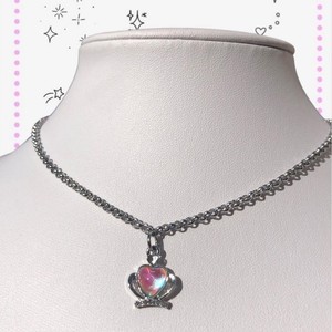 Collier pendentif cœur en alliage à la mode pour femmes, style doux, chaîne ras du cou, bijoux couleur argent, accessoire à breloque irisée - Product Image 3