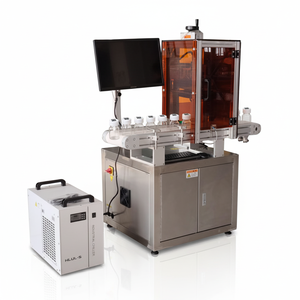 Équipement de marquage laser UV à positionnement automatique pour le marquage de codes anti-contrefaçon sur les cosmétiques, convoyeur servo, couvercle de protection compact - Product Image 1