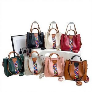 Bolso de Hombro Tipo Cubo de PVC con Dos Correas para Mujer, Estilo Europeo Americano, Ajustable, con Cremallera, Novedad 2026, Directo de Fábrica - Product Image 1