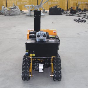 آلة إزالة الثلوج بحالة جيدة تعمل بالتحكم عن بعد وبالبنزين مع نظام دفع مجنزر - Product Image 2