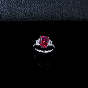 Anillo de Plata S925 con Rubí Cultivado en Laboratorio, Exquisito, Moderno y Versátil - Product Image 3