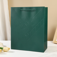 Sacs cadeaux classiques de luxe en papier kraft gaufré avec estampage à chaud doré et poignée en corde pour promotion, mariage, emballage de Noël