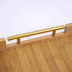 Bandeja de servir rectangular de bambú con asas de metal para uso doméstico y hotelero - Product Image 2