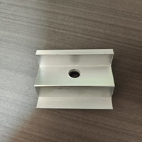 Support solaire photovoltaïque à pression latérale - Fixation sur toit, surface anodisée, charge neige 1,4 kN/m, charge vent 60 m/s