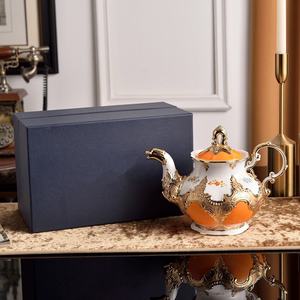 Ensemble de vaisselle luxueux de style nordique avec un sucrier doré et une théière, idéal pour offrir en cadeau. - Product Image 4