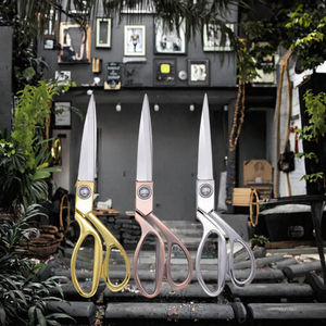 กรรไกรตัดผ้าสแตนเลสเกรดอุตสาหกรรม สำหรับงา<span class=keywords><strong>น</strong></span>หนัก คุณภาพระดับมืออาชีพ สำหรับช่างตัดเย็บ งา<span class=keywords><strong>น</strong></span>ปัก งา<span class=keywords><strong>น</strong></span>เย็บผ้า ขอบเรียบคม - Product Image 3