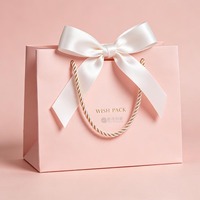 Großhandel mit individuell bedruckten Premium-Papiertüten: Geschenktüten für kleine Accessoires mit Bandhenkeln