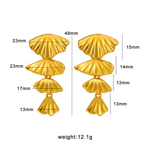 Boucles d'oreilles pendantes classiques pour femme, en forme de coquillage et pompon, étanches, en acier inoxydable plaqué or 18 carats, inaltérables, pour fêtes et plage - Product Image 6