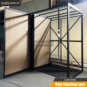 Tùy Chỉnh Hiện Đại Kim Loại Hiển Thị Giá Đứng Cho Bán Lẻ Cửa Hàng Quần Áo Thân Thiện Với Môi Thảm Mẫu Thảm Vải Ống Giá - Product Image 5