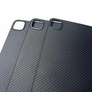 Coque de protection plate en fibre de carbone résistante aux plis pour iPad - Product Image 3