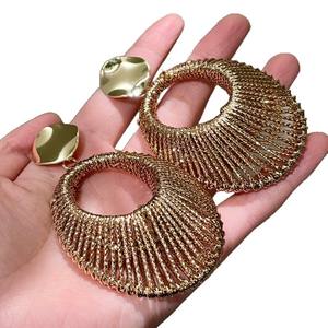 Pendientes de Aro Chapados en Oro Vintage, Diseño Geométrico, Joyería para Mujer, Acabado 22k - Product Image 4