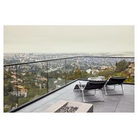 Système de balustrade en verre architectural Prima avec base en U à LED pour balcon et balustrade de terrasse de luxe offrant une vue nocturne