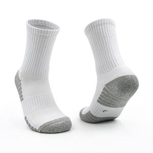 Fabricant de chaussettes en gros, chaussettes de basketball, chaussettes de sport personnalisées, chaussettes en coton peigné, chaussettes athlétiques en coton, unisexe avec logo personnalisé - Product Image 6