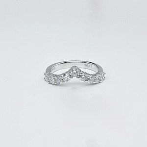 En Bague d'Honneur : Bague en Platine Pt950 Scintillante, Simple et Polyvalente, en Forme de V, avec Diamants de Laboratoire, pour Femme - Product Image 5