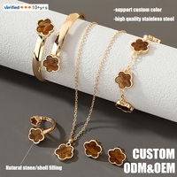 Ensemble de bijoux fantaisie personnalisés plaqués or, collier, bracelet, jonc, boucles d'oreilles, bague, trèfle à 5 feuilles, pour femmes