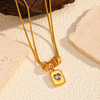 Collier tendance style occidental, luxe léger, sportif, chaîne serpent torsadée, pendentif carré en zircon en forme de cœur, acier inoxydable