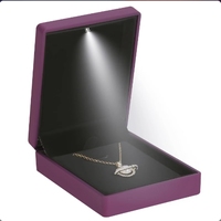 Boîtes de rangement pour bijoux en cuir PU rectangulaires faites à la main, portables, pour voyage, avec lumière LED, fermeture magnétique, multicolores, vente en gros