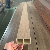 Panneau tubulaire carré imperméable WPC pour la décoration intérieure des hôpitaux, hôtels et écoles, avec une installation facile