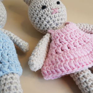 Conejito Tejido a Mano con Ropa Intercambiable - <span class=keywords><strong>Muñeca</strong></span> Interactiva para Vestir, Juego de Roles Educativo Montessori, Compañero de Juego de Rol - Product Image 4