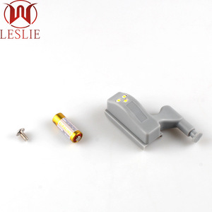 Luminaire de placard Leslie à LED, montage en surface, finition mate, installation facile, 36V DC, moulage par injection - Product Image 4