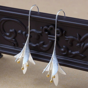Orecchini Eleganti a Fiore da Donna, Orecchini Delicati con Design Floreale, Gioielli alla Moda per Uso Quotidiano e Feste, Vendita all'Ingrosso - Product Image 2