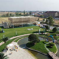 Parcours d'aventure géant multi-niveaux Sky Net, tour d'escalade pour enfants personnalisable haute capacité avec toboggans triples intégrés