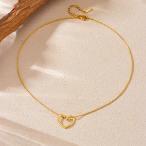 Heart Shape Stainless Steel Necklace Gold Plated Minimalist Clavicle Chain Unisex Everyday Wear - Product Image 3