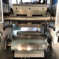 Machine d'emballage automatique de papier hygiénique en plastique Flowpack couches pour bébés serviette lingettes humides serviette tissu doux emballage machine à sceller