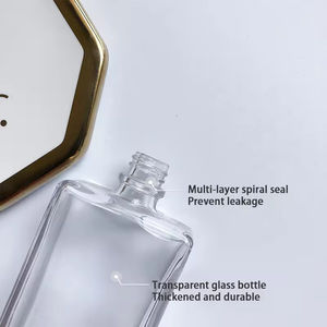 Flacon de parfum en verre portable de 50 ml, carré, imprimé sérigraphié, avec pompe pulvérisatrice, emballage séparé haut de gamme, pour huiles parfumées - Product Image 4