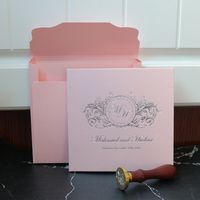 Carte d'invitation de mariage folio rigide 15x15cm avec pochette, texte en feuille d'argent et enveloppe