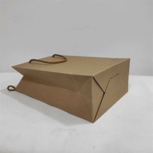 Sac cadeau en papier kraft noir, blanc et marron de luxe personnalisé KM, motif de mon logo avec poignée en ruban - Product Image 4