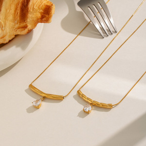 Collar con Colgante de Circonia Cúbica y Oro de 18K PVD para <span class=keywords><strong>Mujer</strong></span>, Acero Inoxidable, Círculo Geométrico, Minimalista, Joyería Ligera de Lujo para Uso Diario - Product Image 5
