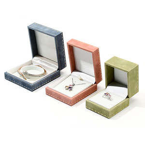 Caja de embalaje de joyería de alta calidad con borde dorado, caja de pulsera colgante de anillo de gama alta, caja de joyería de terciopelo - Product Image 3