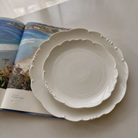 Nouveau produit, assiette à dîner en céramique de style français, bord festonné, blanc crème, vaisselle à motifs floraux en relief