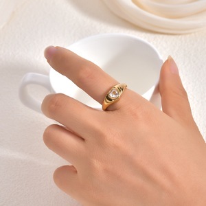 Modischer Zirkon-Liebesring für Paare, Verlobungsschmuck aus 316 Edelstahl, Farbbeständig, Wasserdicht, Sofort Lieferbar - Product Image 2