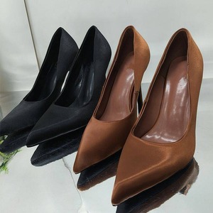 Escarpins sexy pour femmes en satin de qualité supérieure avec talon fin, style professionnel à bout pointu, grande taille, coupe basse pour dames - Product Image 3