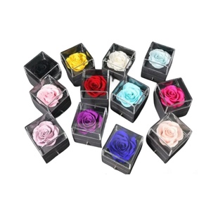 Boîte à fleurs en carton recyclé <span class=keywords><strong>de</strong></span> luxe sur mesure, boîte à bijoux, boîte à <span class=keywords><strong>confessions</strong></span> douces, boîte à roses avec lamination mate, design en relief - Product Image 5