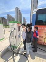Nouvelle station de recharge rapide DC pour véhicules électriques TZY avec écran publicitaire, prise en charge 80KW 120KW 160KW 180KW OCPP CCS1 CCS2 GBT, vente en gros pour usines commerciales