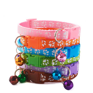 Kalung Gaya Kartun dengan Lonceng dan Cetakan Jejak Kaki Anjing untuk Anjing & Kucing - Bahan PP & Nilon, Dapat Digunakan Sepanjang Musim - Product Image 1