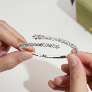 Joyería en Existencia MSB-654 Brazalete de Compromiso de Oro Blanco de 18K con Diamante Cultivado en Laboratorio con Corte Corazón - Product Image 4