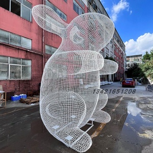 Sculpture d'ours en acier inoxydable et fer forgé, grande décoration animale creuse en treillis métallique pour projets commerciaux en extérieur - Product Image 4