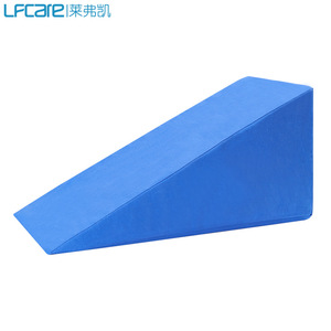 Coussin d'élévation triangulaire Lfcare bleu de qualité médicale pour soutien postural des patients âgés - Product Image 5