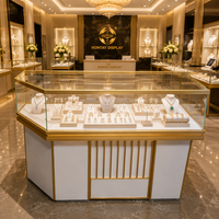 Comptoir de présentation de bijoux de luxe en forme de L, cadre or rose, base miroir, éclairage LED pour salles d'exposition de montres haut de gamme et magasins de détail